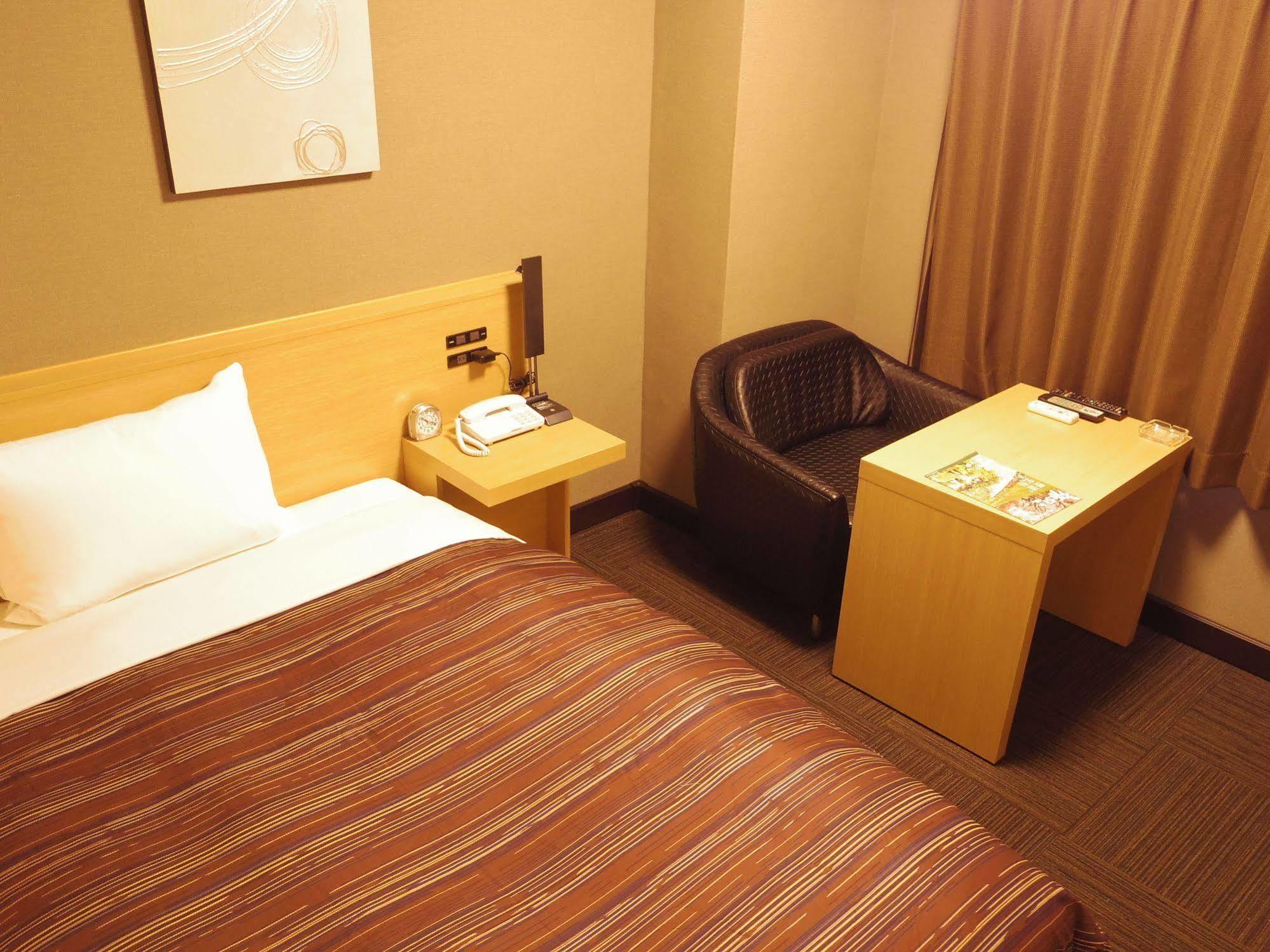 Hotel Route-Inn Kumamoto Ekimae Екстериор снимка